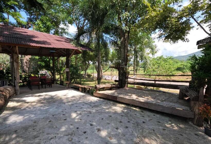 บ้านไม้คนเมือง Baan Mai Kon Muang Pai Resort