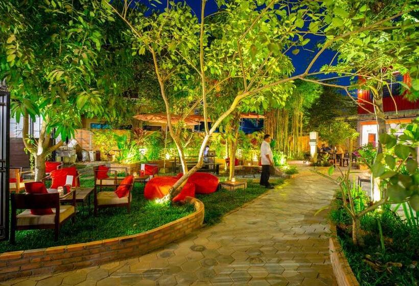 Pomme Brewhouse Hostel