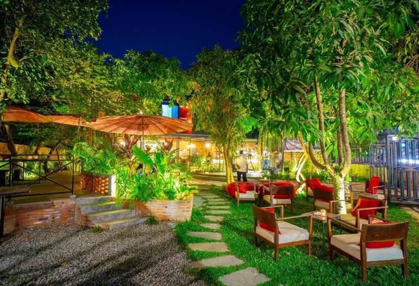 Pomme Brewhouse Hostel