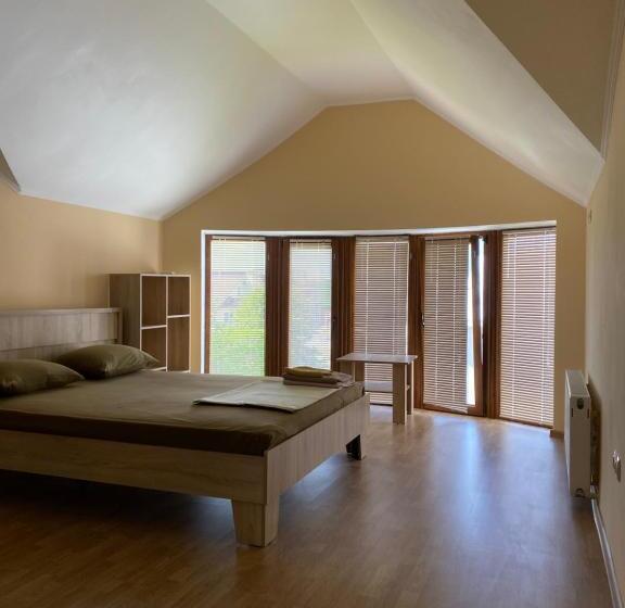 هاستل Veranda Guest House