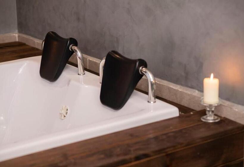 Отель Henry Resort & Spa