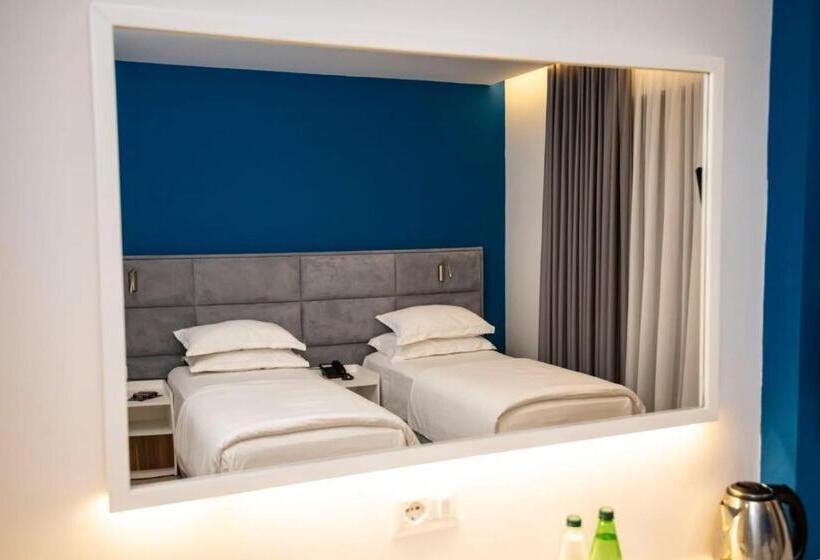 Отель Henry Resort & Spa