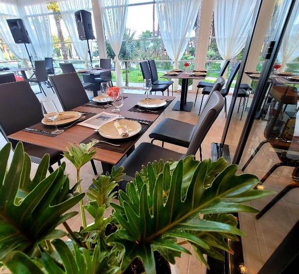 Отель Henry Resort & Spa