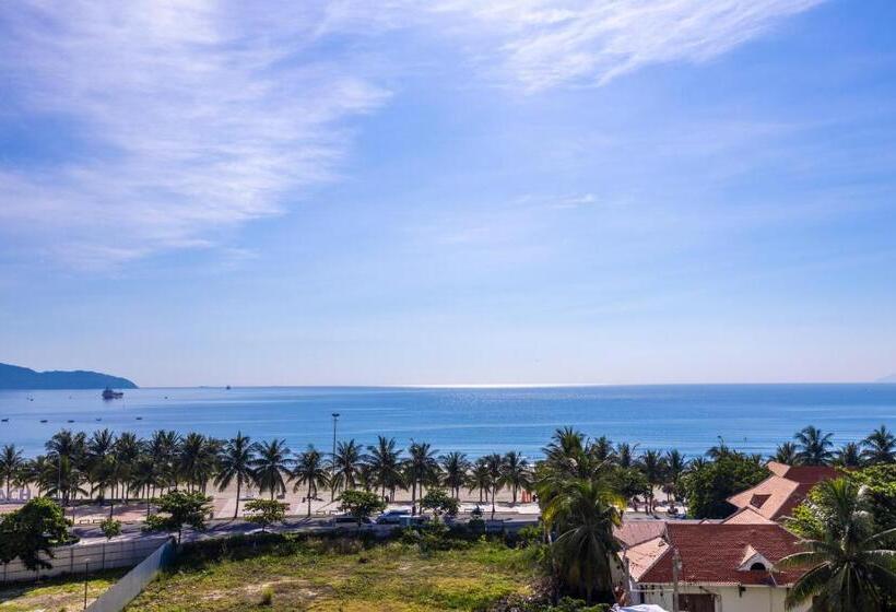 هتل J Bay Beachfront Boutique