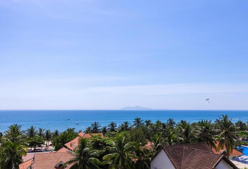 هتل J Bay Beachfront Boutique