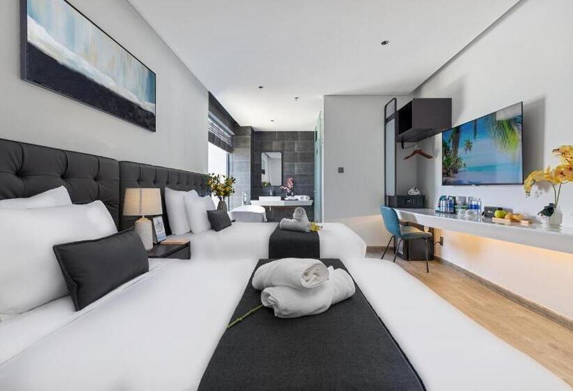 هتل J Bay Beachfront Boutique