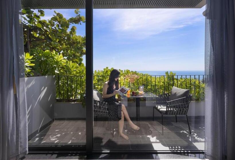 هتل J Bay Beachfront Boutique