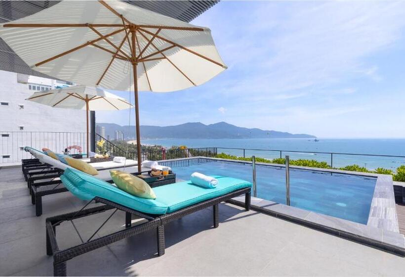 هتل J Bay Beachfront Boutique