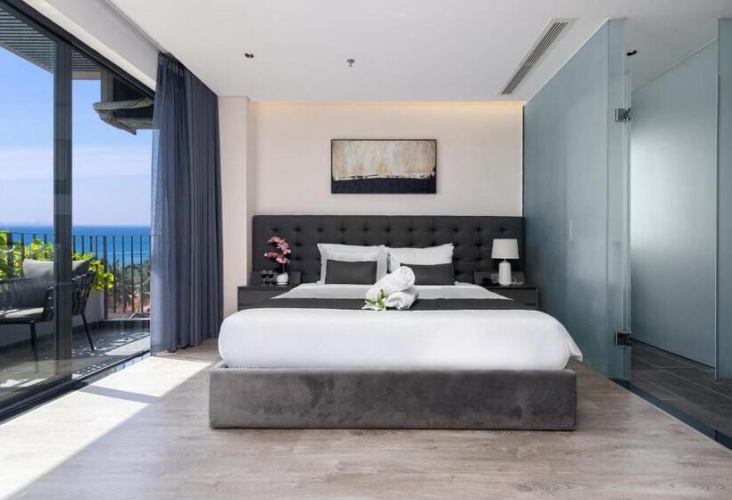 هتل J Bay Beachfront Boutique