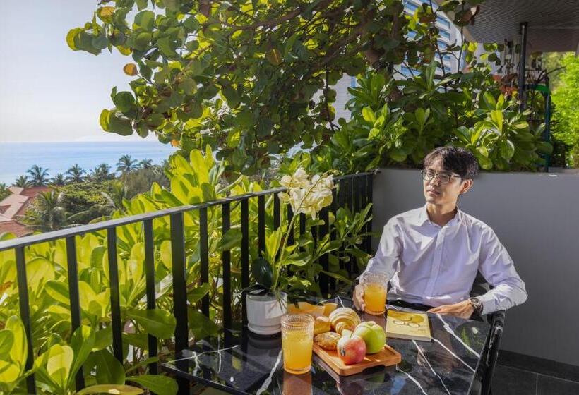 هتل J Bay Beachfront Boutique