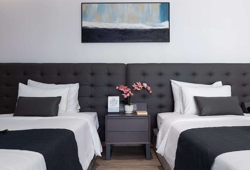 هتل J Bay Beachfront Boutique