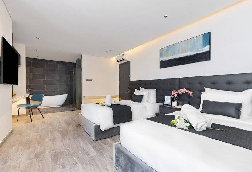 هتل J Bay Beachfront Boutique