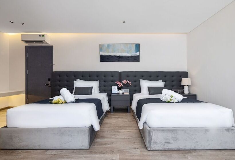 هتل J Bay Beachfront Boutique