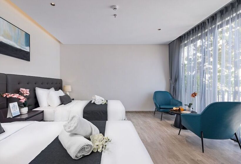 هتل J Bay Beachfront Boutique