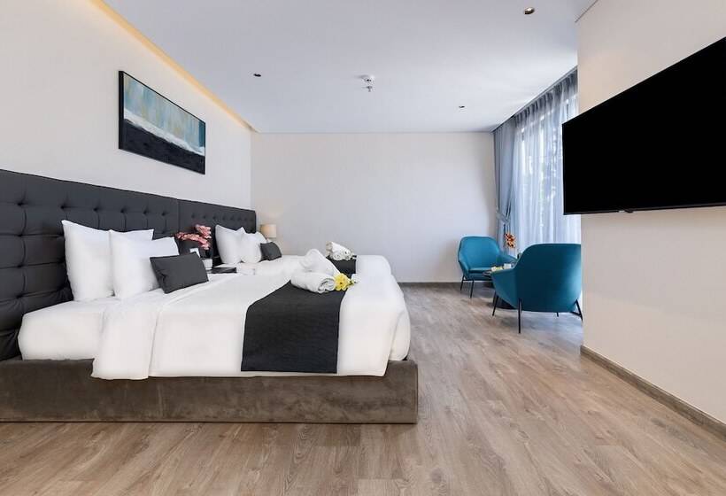 هتل J Bay Beachfront Boutique