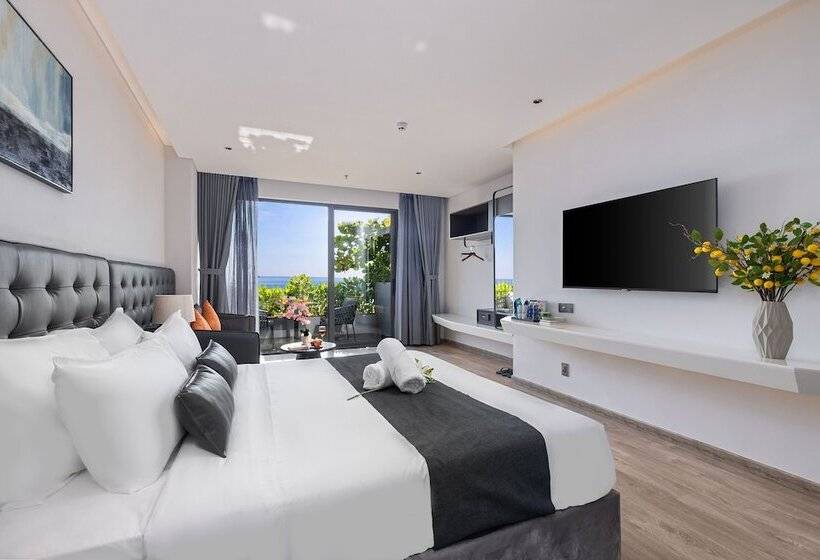 هتل J Bay Beachfront Boutique