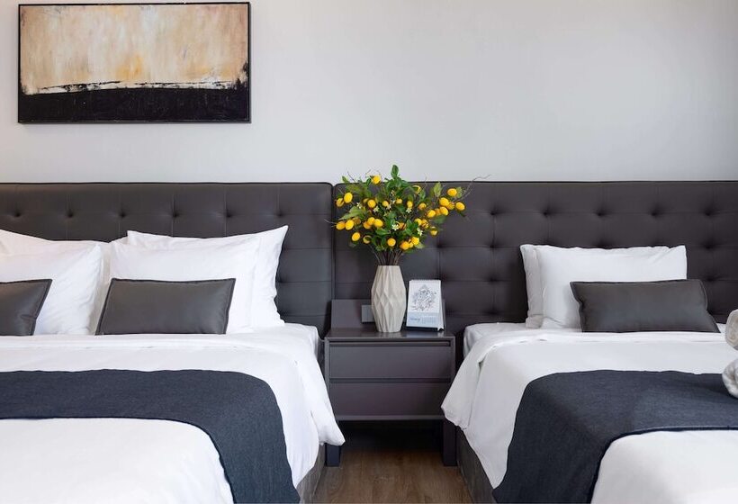 هتل J Bay Beachfront Boutique