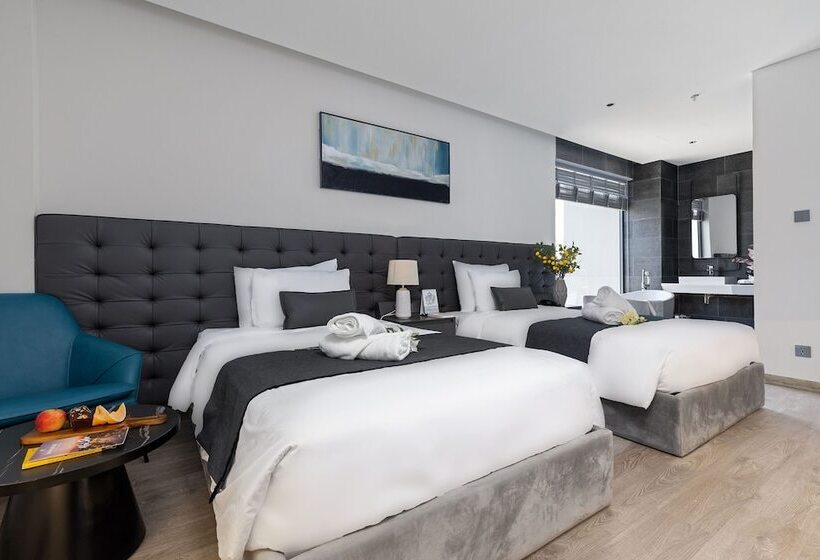 هتل J Bay Beachfront Boutique