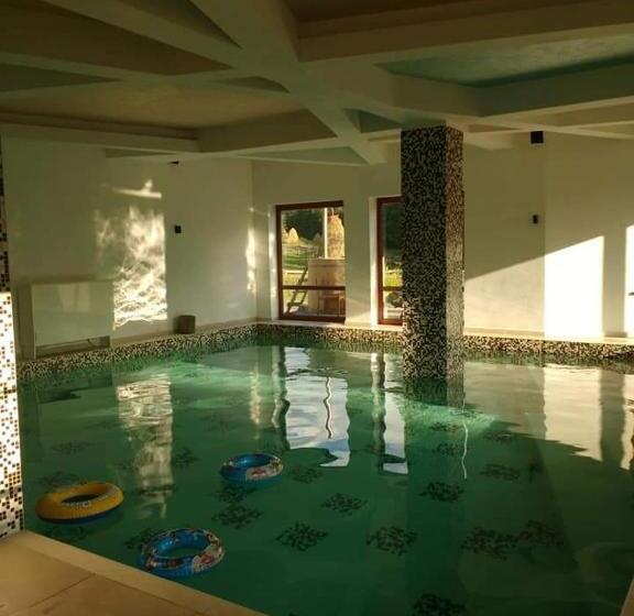 酒店 Pensiunea Izvorul Zanelor