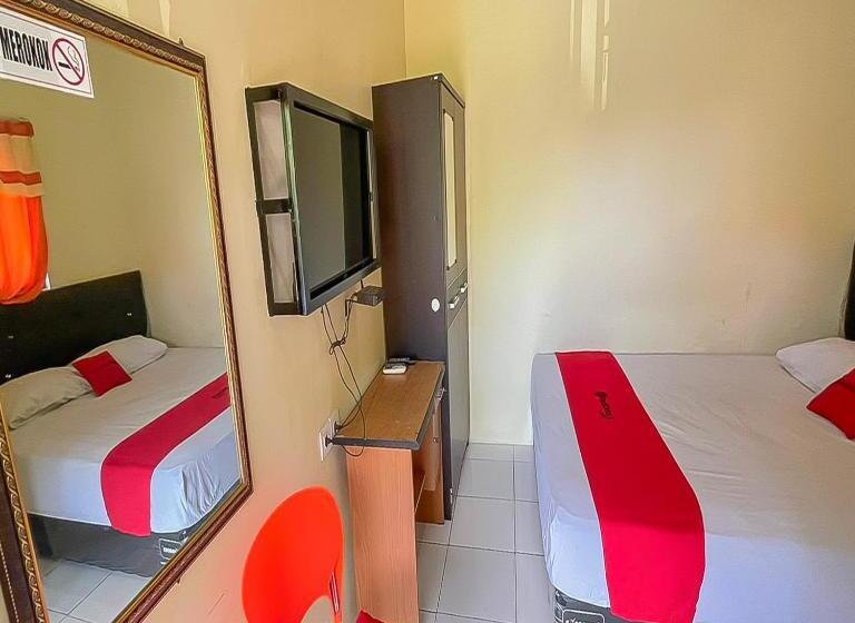 فندق Reddoorz At Wahidin Street Cirebon