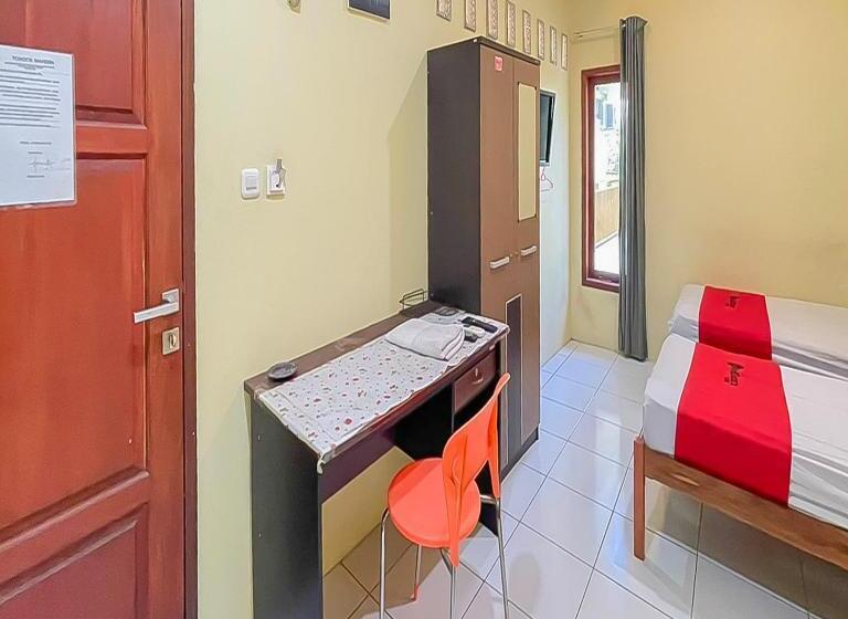 فندق Reddoorz At Wahidin Street Cirebon