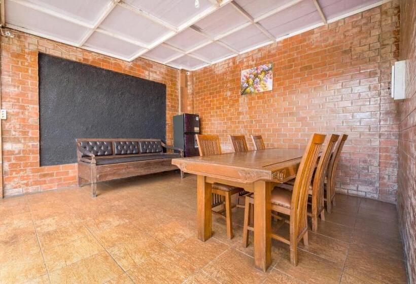 בית מלון כפרי Super Oyo 3846 Rumah Prambanan