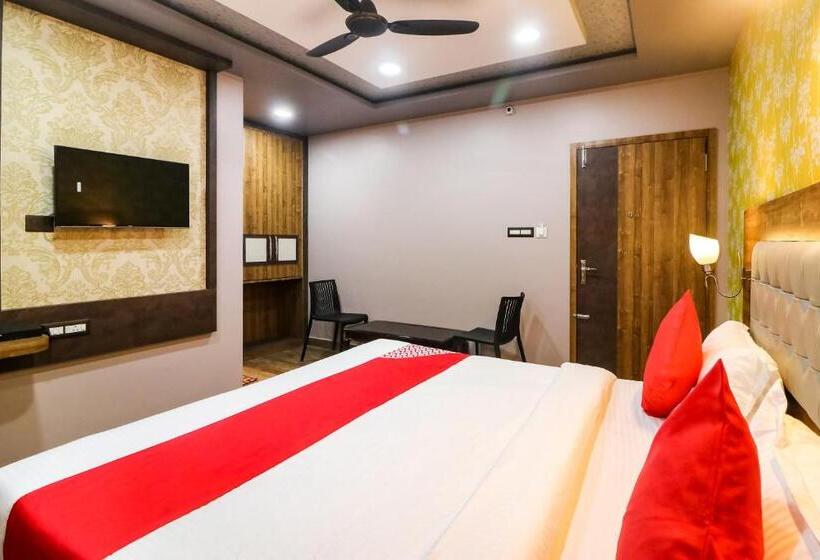 Отель Super Oyo Flagship 47057 Padma Manor