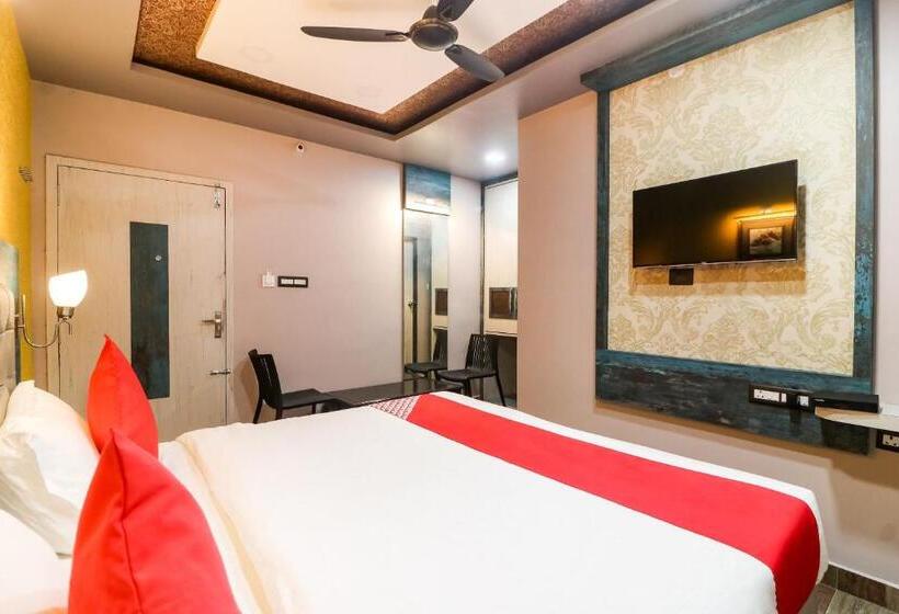 Отель Super Oyo Flagship 47057 Padma Manor