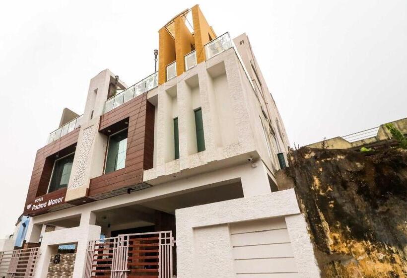 Отель Super Oyo Flagship 47057 Padma Manor