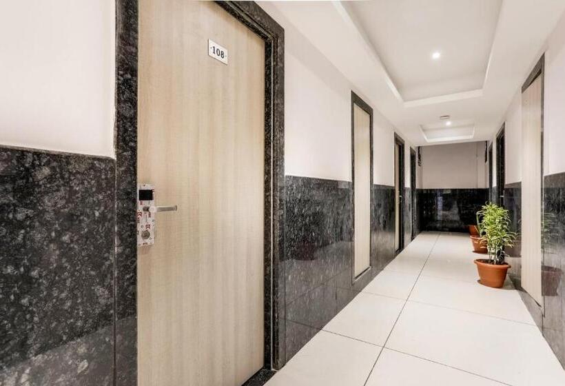 Fabhotel Meera Palace