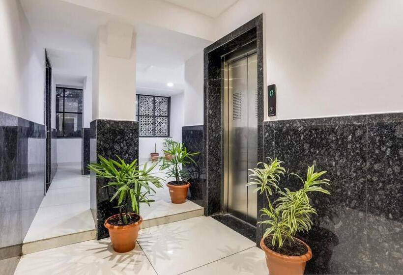 Fabhotel Meera Palace