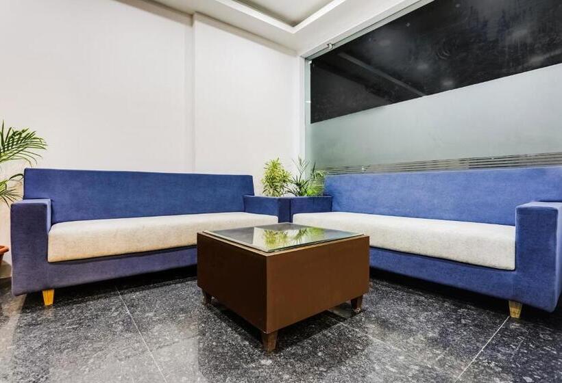 Fabhotel Meera Palace