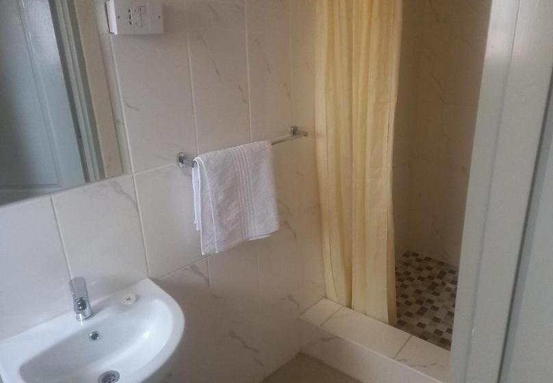 Kandjo S Bed And Breakfast