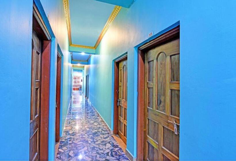 ホテル O Sri Govinda