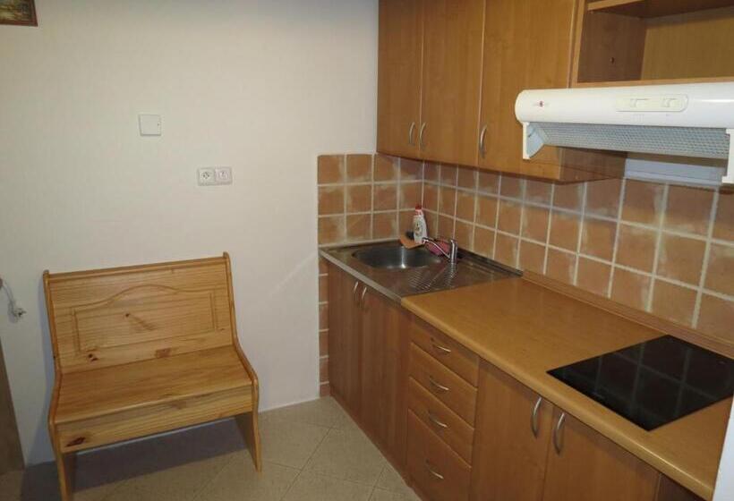 بنسيون Koula Apartments