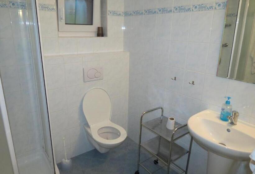 بنسيون Koula Apartments