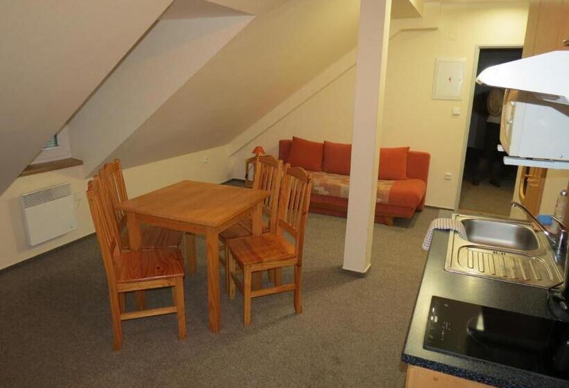 بنسيون Koula Apartments