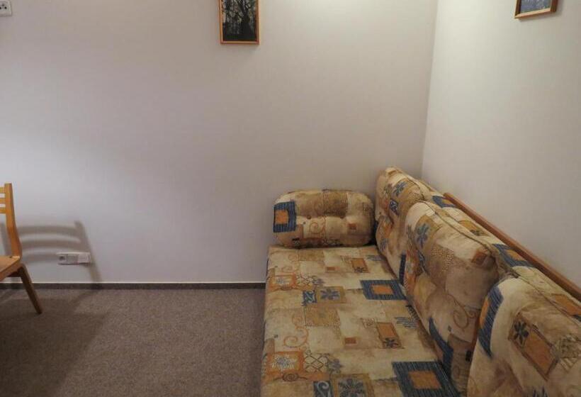 بنسيون Koula Apartments