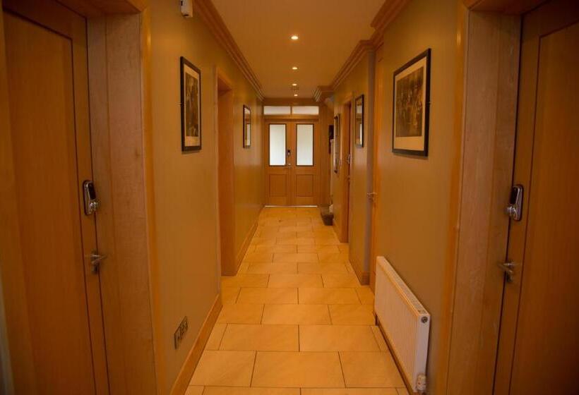 פנסיון Lynch S Townhouse