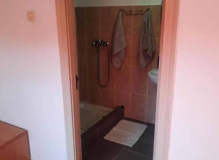 膳宿费 Summer Garden Baile Herculane