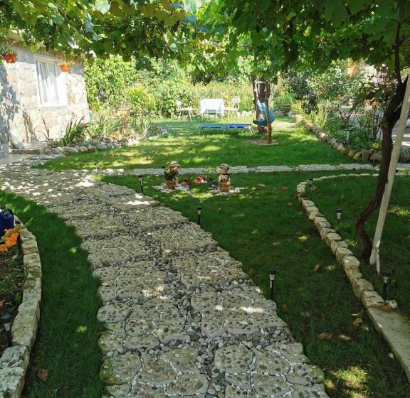 膳宿费 Summer Garden Baile Herculane