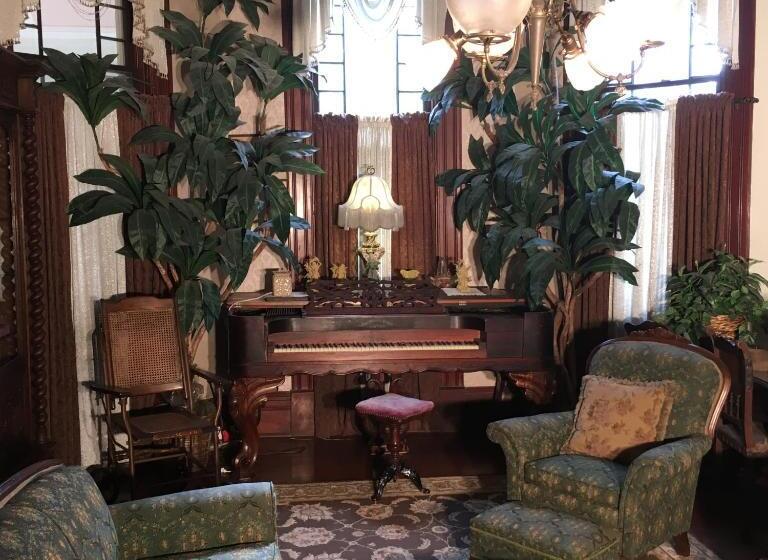 1884 Wildwood Bed And Breakfast Inn