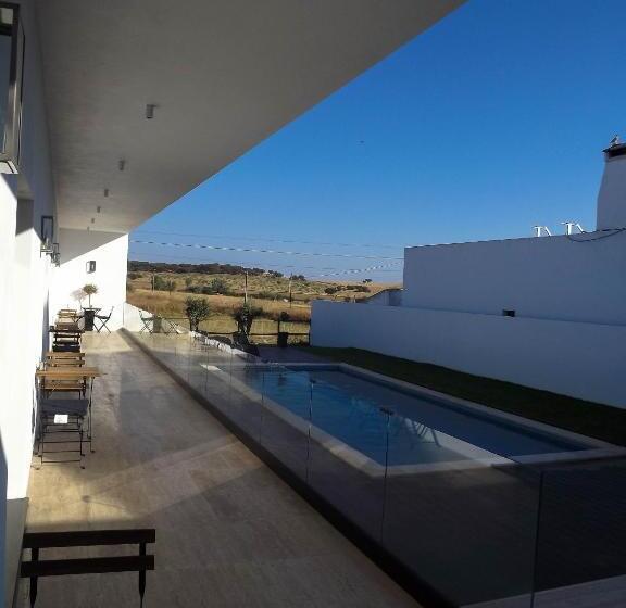 هاستل Dh Country House