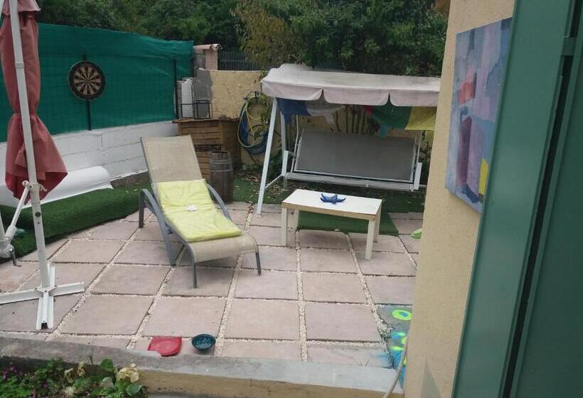 هاستل Goclands Tiny Cool Coliving Coworking Villa Garden