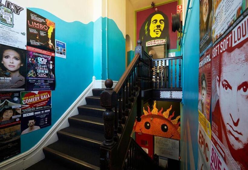 فندق صغير Old Fire Station Backpackers