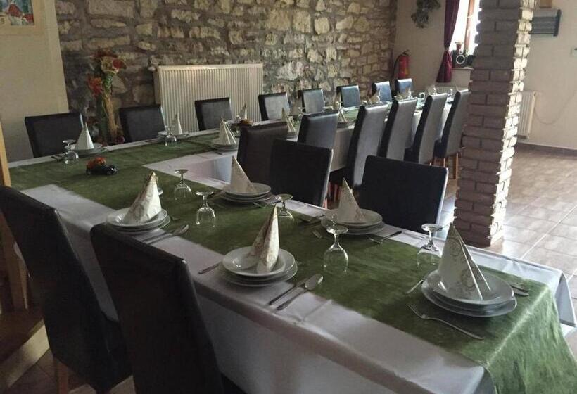 צימר Atkári Vendégház