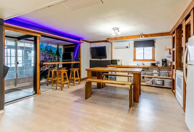 ベッドアンドブレックファースト The International House Hostel