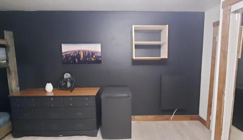 ベッドアンドブレックファースト The International House Hostel