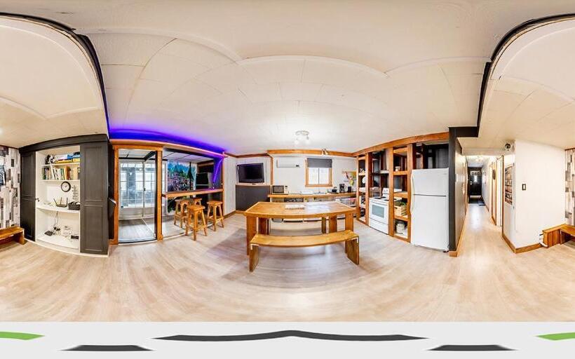 ベッドアンドブレックファースト The International House Hostel