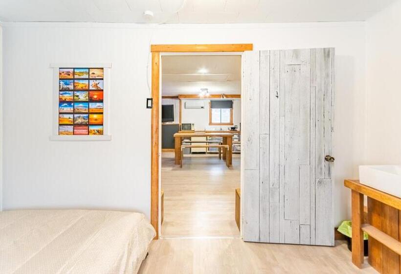 ベッドアンドブレックファースト The International House Hostel